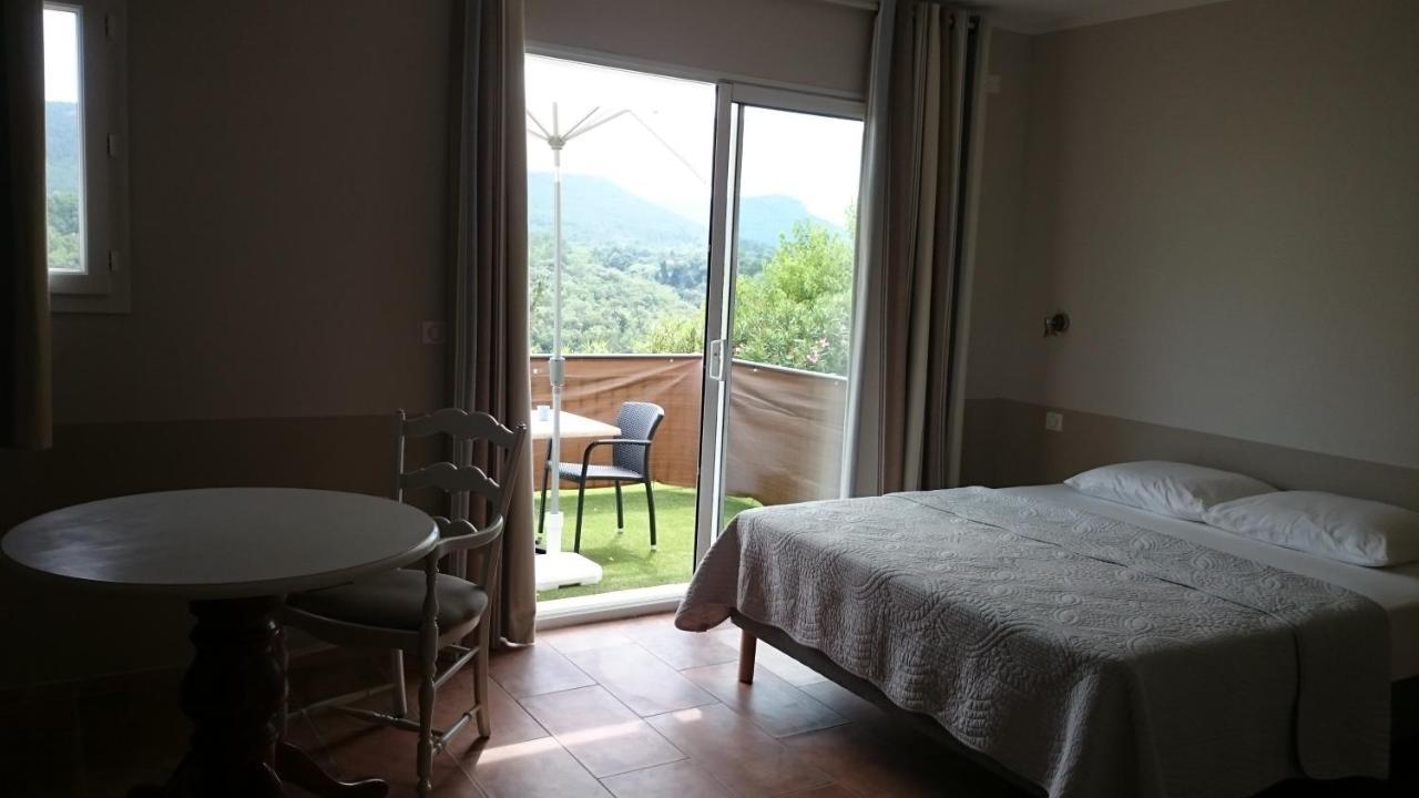Отель Au Relais Provencal Баньоль-ан-Форе Экстерьер фото