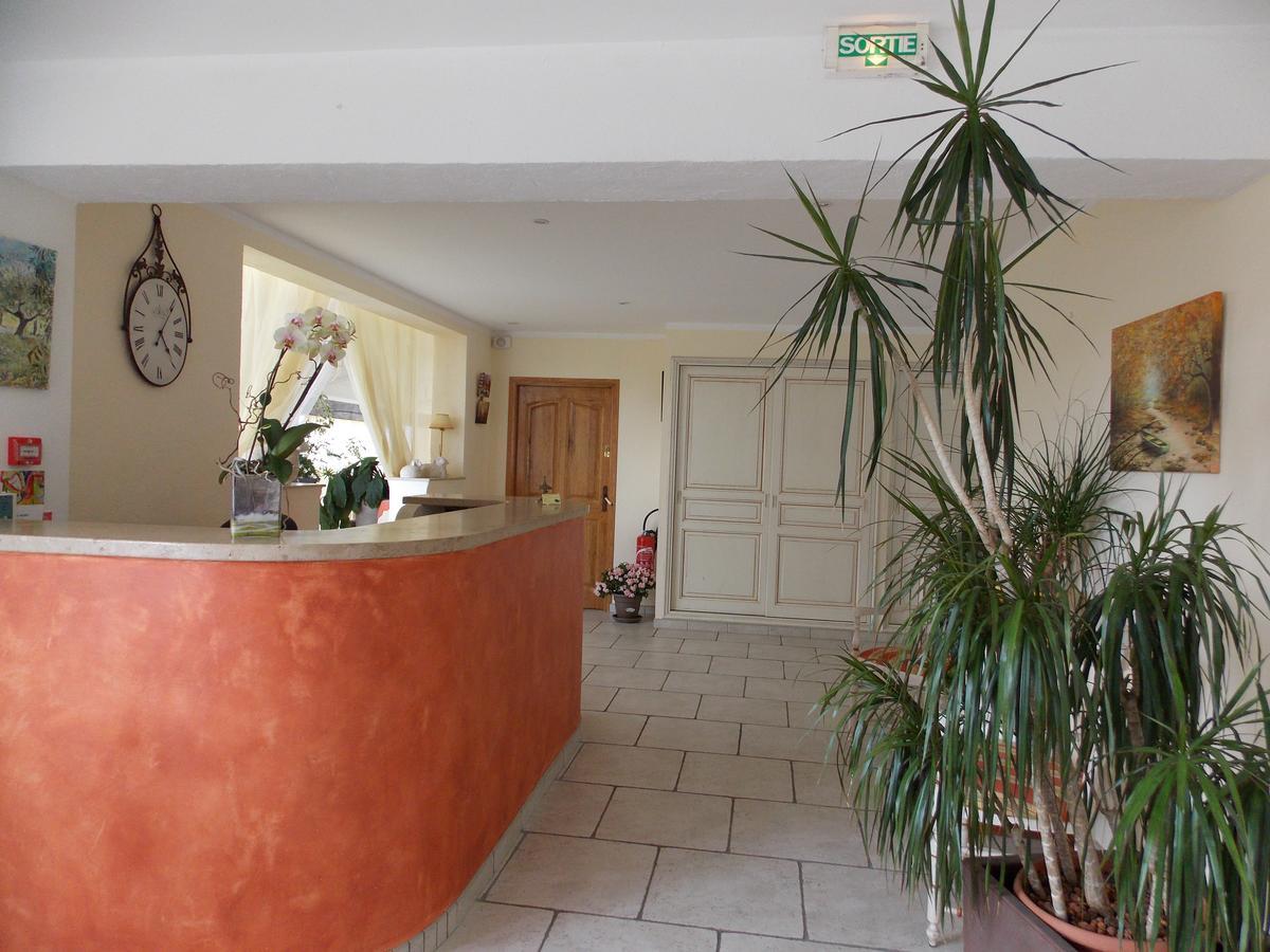 Отель Au Relais Provencal Баньоль-ан-Форе Экстерьер фото